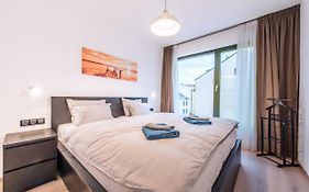 Quiet & New Apartment Near City Center With Garage